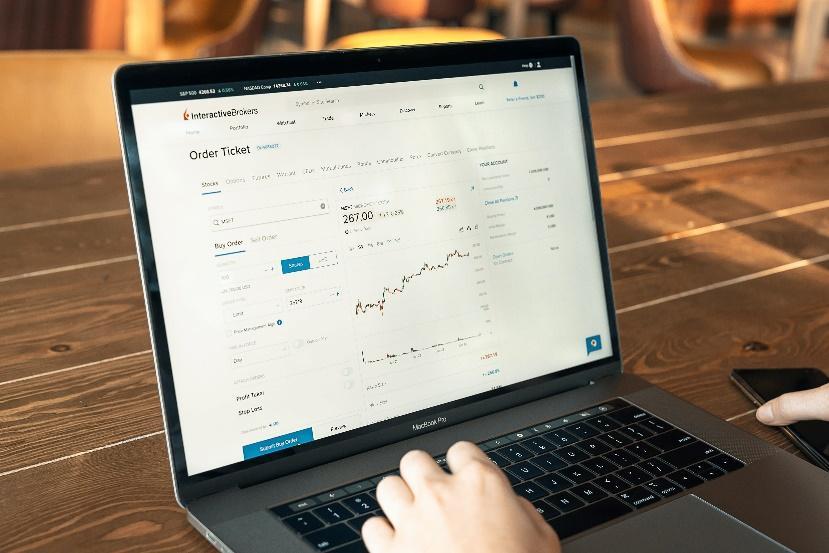 A trader using a desktop version of a trading platform