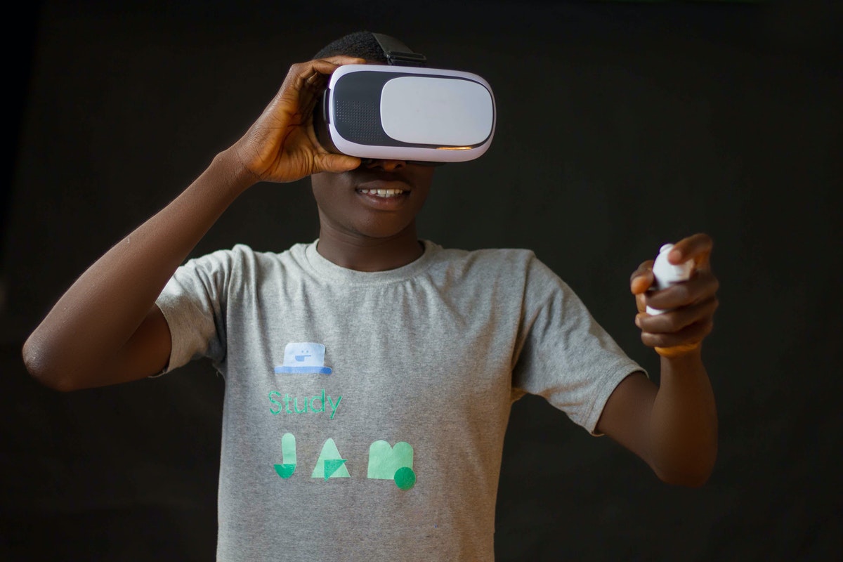 A person wearing a virtual reality headset

Description automatically generated with medium confidence